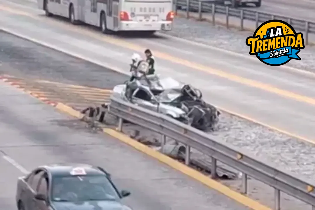 Radio La Tremenda - Violento accidente vehicular en la Vía Expresa de Miraflores: Conductor estrella su auto contra baranda y restringe el tránsito